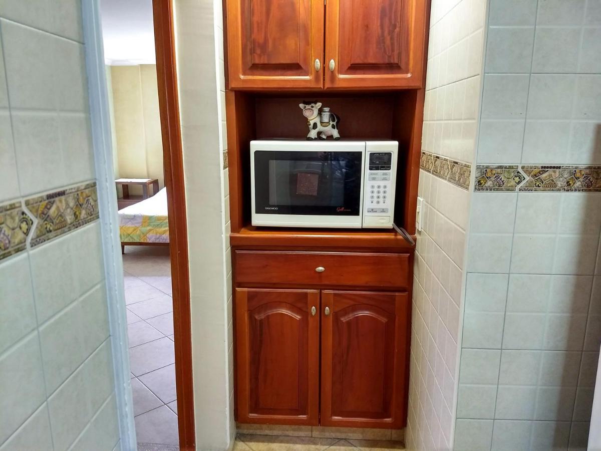 Bueno, Bonito, Barato Y Cerca A El Poblado Apartment Medellín Exterior foto