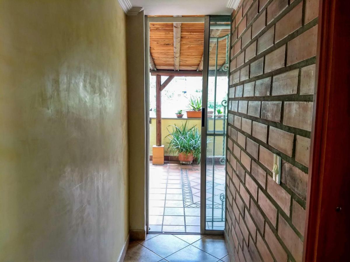 Bueno, Bonito, Barato Y Cerca A El Poblado Apartment Medellín Exterior foto