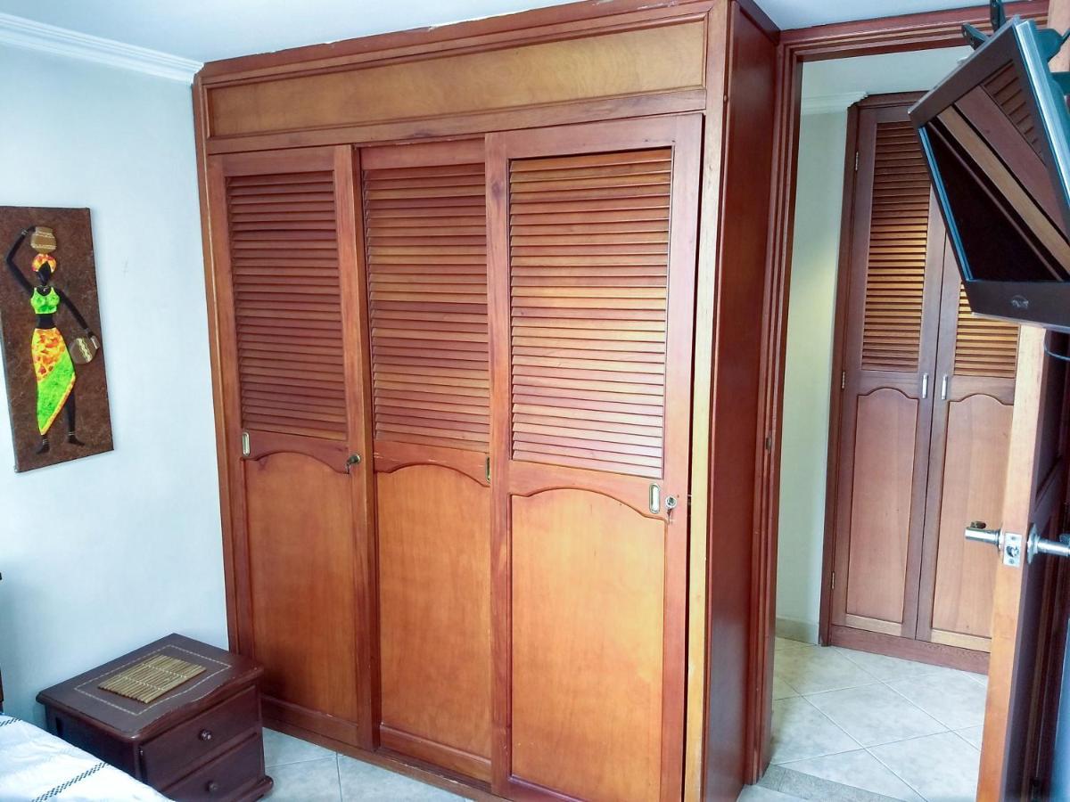 Bueno, Bonito, Barato Y Cerca A El Poblado Apartment Medellín Exterior foto