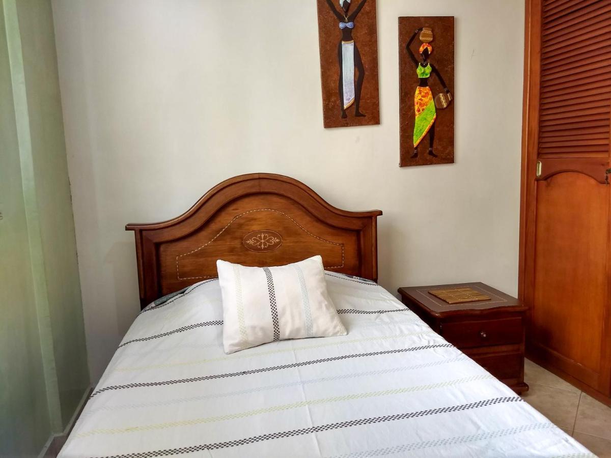 Bueno, Bonito, Barato Y Cerca A El Poblado Apartment Medellín Exterior foto