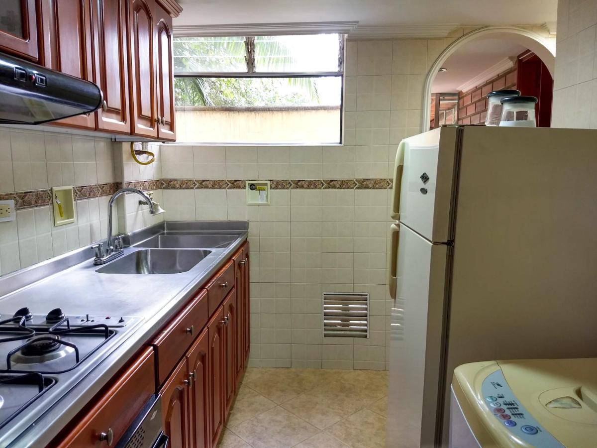 Bueno, Bonito, Barato Y Cerca A El Poblado Apartment Medellín Exterior foto